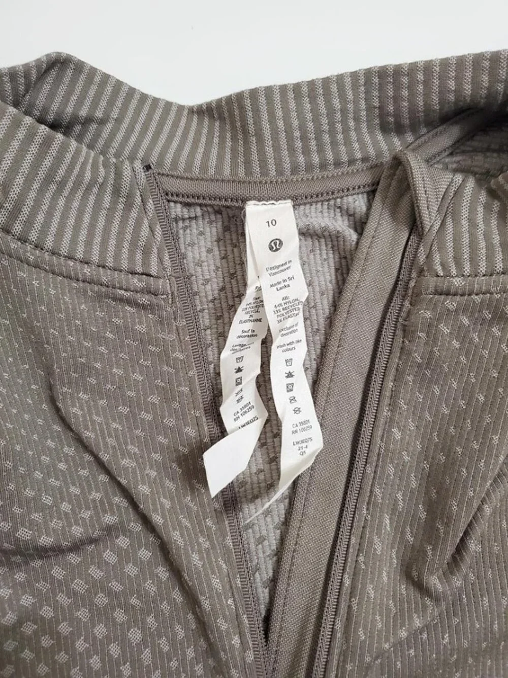 Lululemon Rest Less Cropped 1/2 Zip Top 10 Base Layer Seamless Stretch Thumbhole